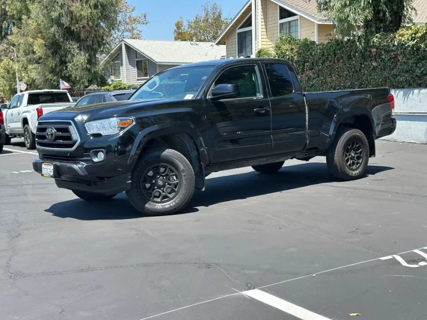 2022 Toyota Tacoma SR5 V6 photo 1