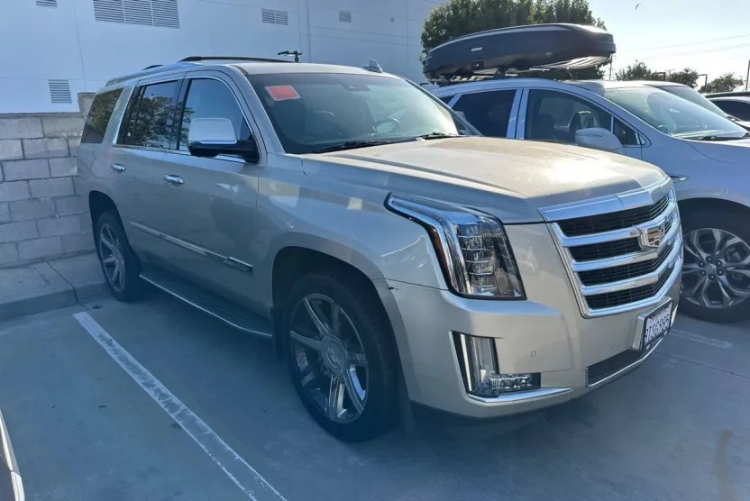 2016 Cadillac Escalade Luxury photo 1