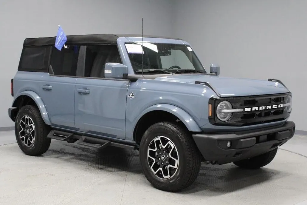 2023 Ford Bronco Outer Banks photo 1