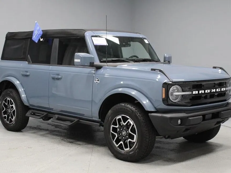 2023 Ford Bronco Outer Banks photo 1