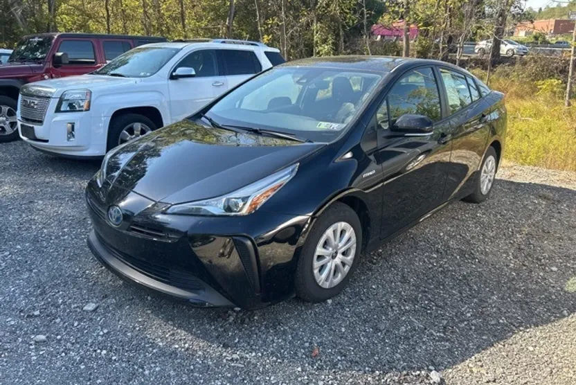 2022 Toyota Prius L photo 1