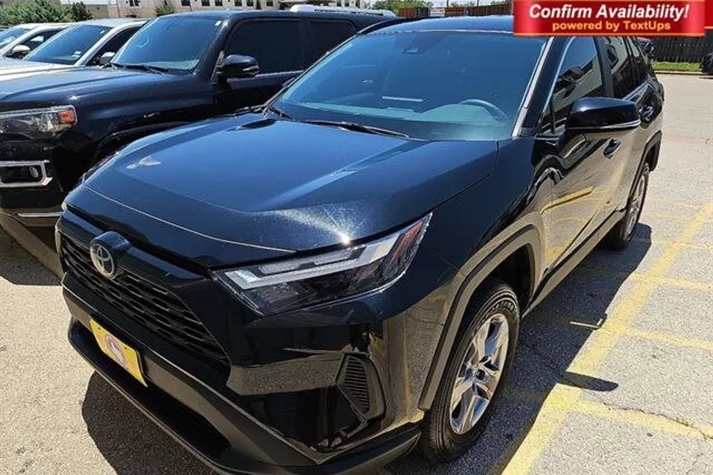 2024 Toyota RAV4 XLE photo 1