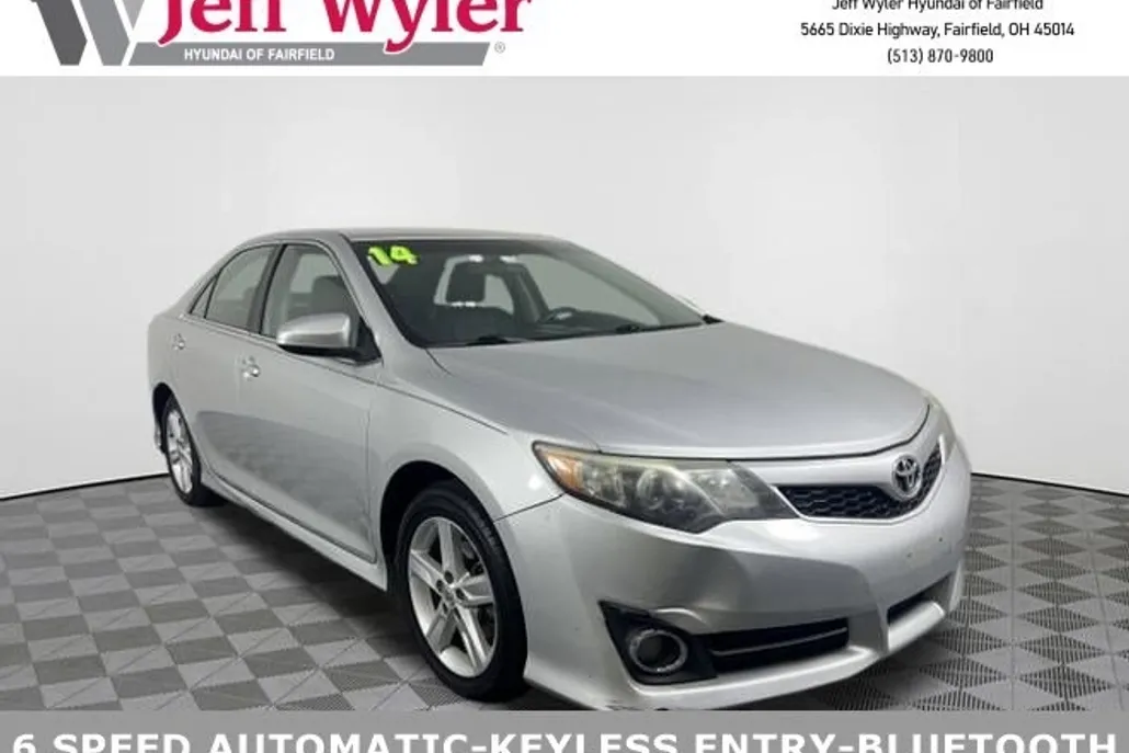 2014 Toyota Camry SE photo 1