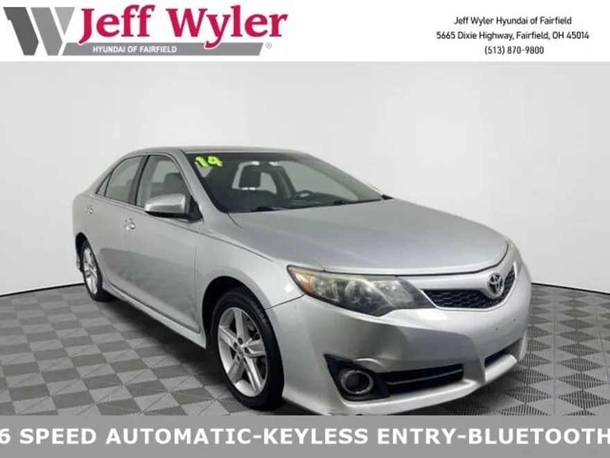 2014 Toyota Camry SE photo 1