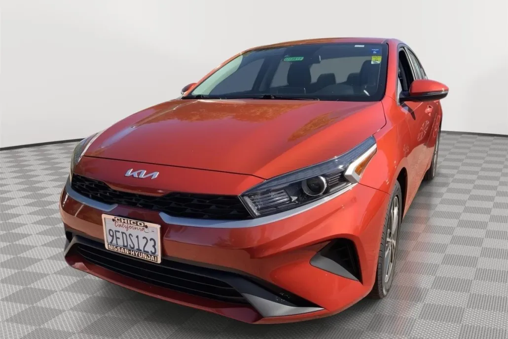 2023 Kia Forte LXS photo 1
