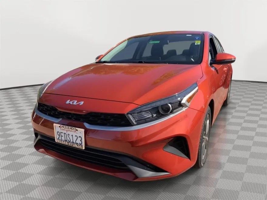 2023 Kia Forte LXS photo 1
