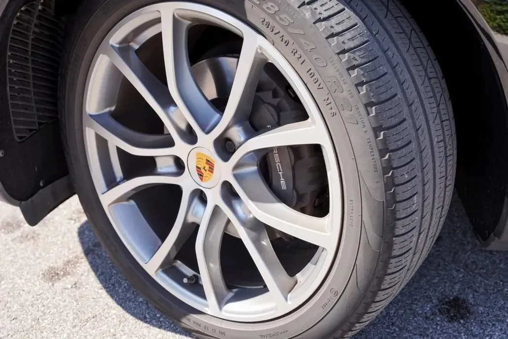 2021 Porsche Cayenne E-Hybrid Base photo 1