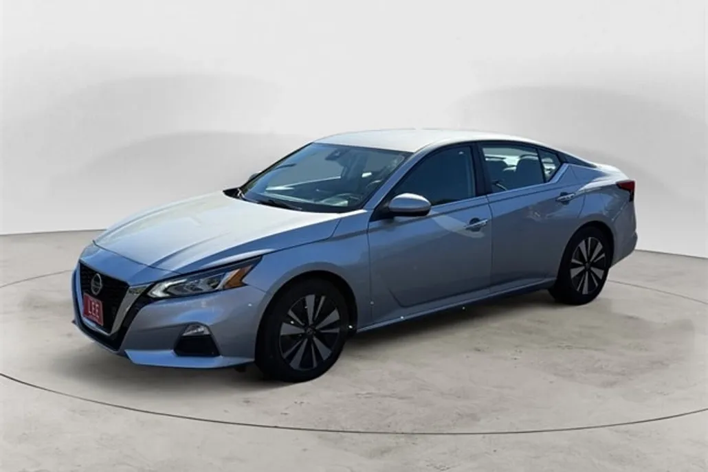 2022 Nissan Altima 2.5 SV photo 1