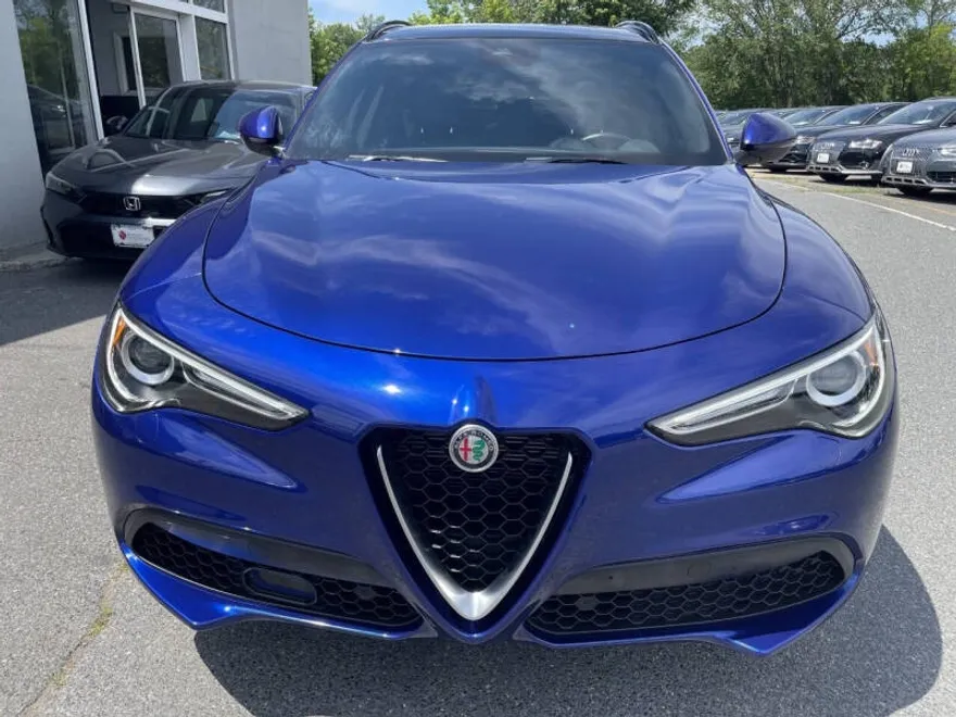 2022 Alfa Romeo Stelvio Ti photo 1