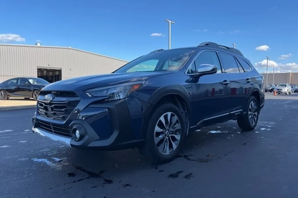 2024 Subaru Outback Touring XT photo 1