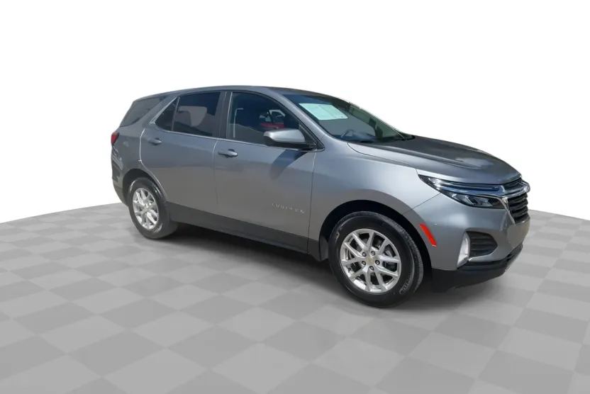 2023 Chevrolet Equinox LT photo 1