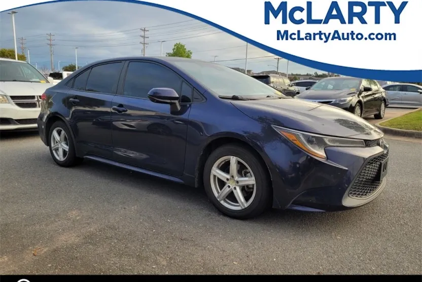 2021 Toyota Corolla LE photo 1