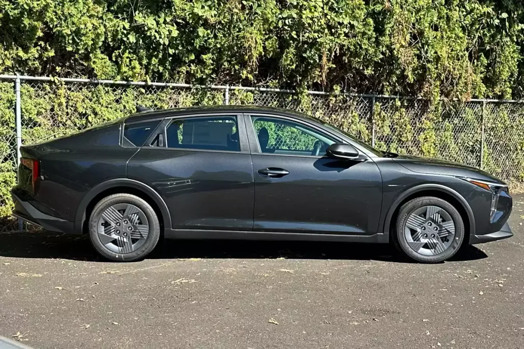 2025 Kia K4 LX photo 1