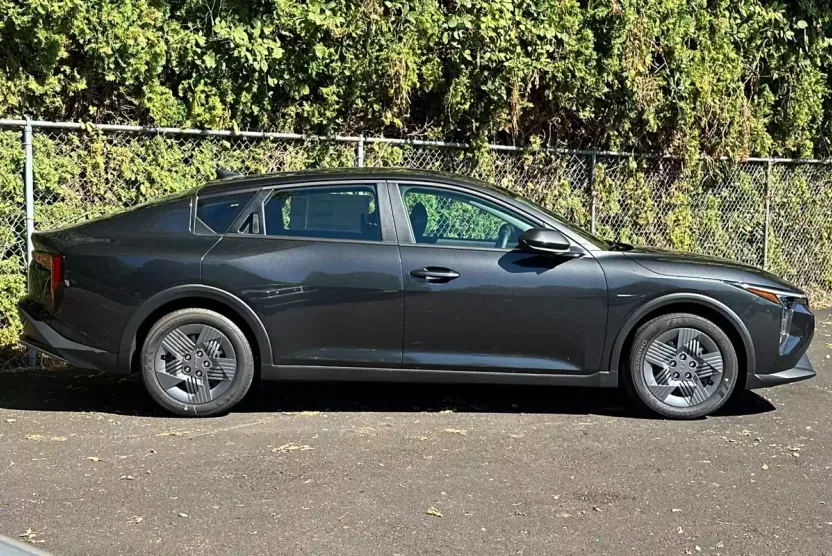 2025 Kia K4 LX photo 1