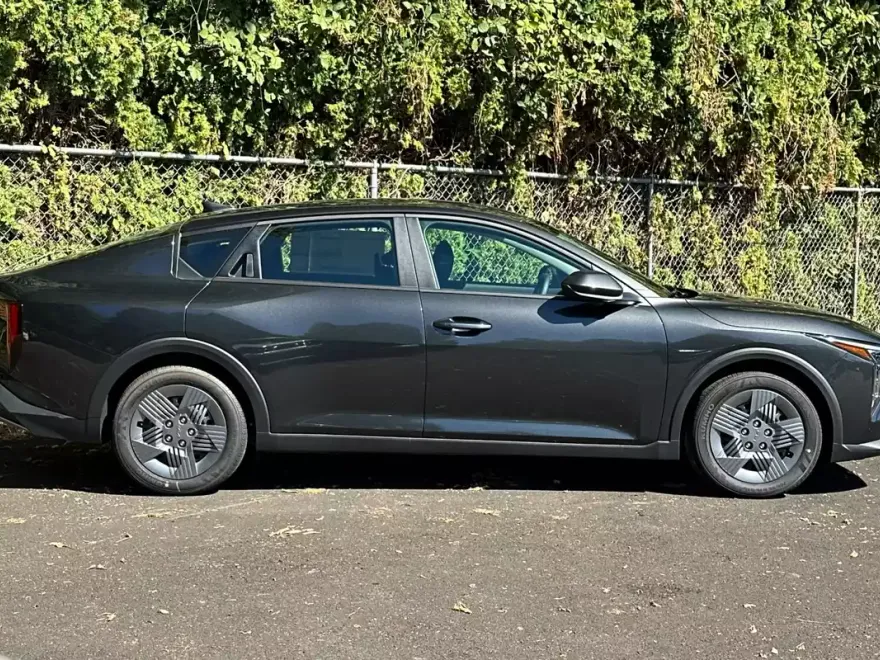 2025 Kia K4 LX photo 1