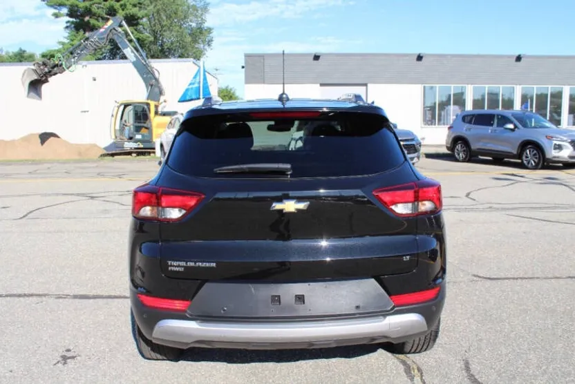 2024 Chevrolet Trailblazer LT photo 1