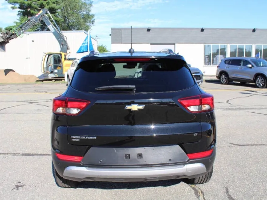 2024 Chevrolet Trailblazer LT photo 1
