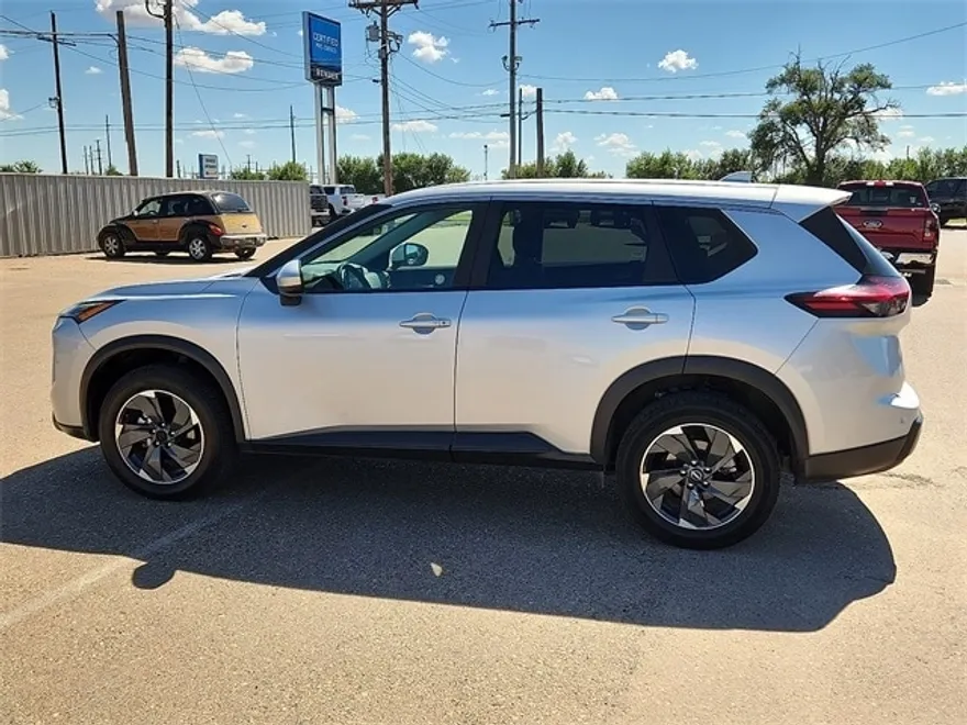 2024 Nissan Rogue SV photo 1