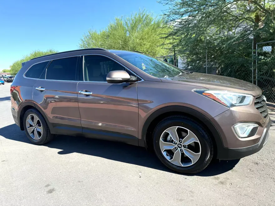 2014 Hyundai Santa Fe GLS photo 1