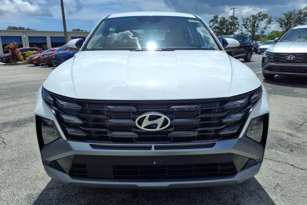 2026 Hyundai Tucson SE photo 1