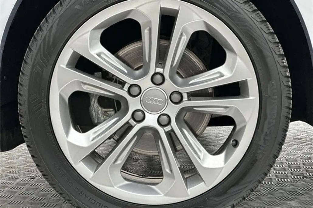 2016 Audi Q3 Prestige photo 1