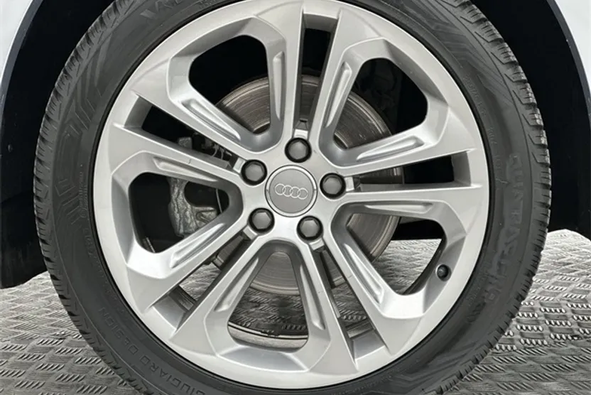 2016 Audi Q3 Prestige photo 1