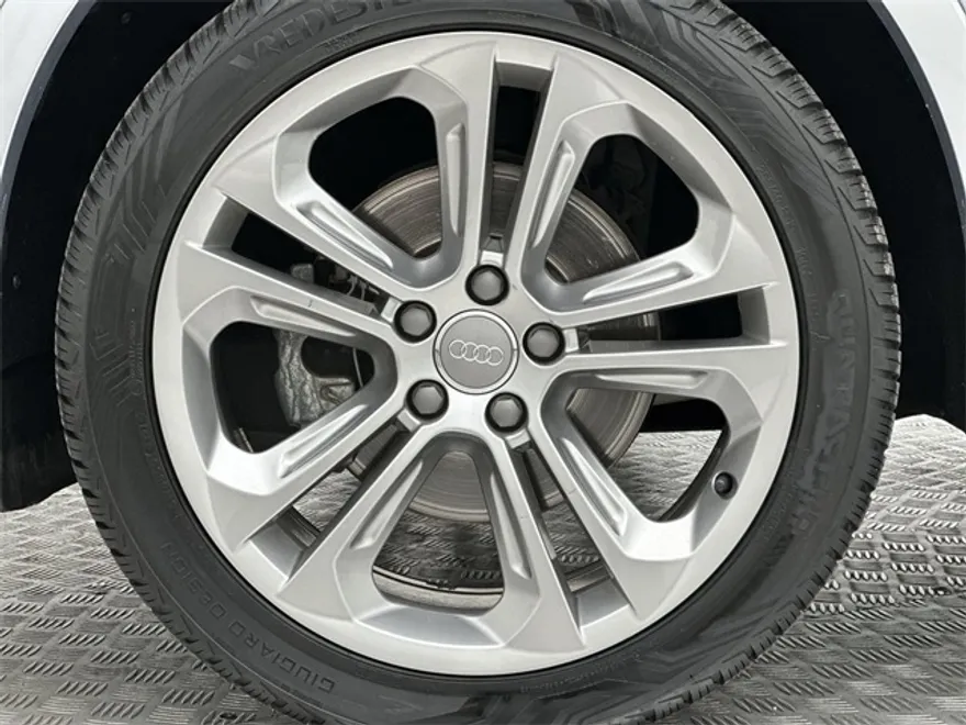2016 Audi Q3 Prestige photo 1