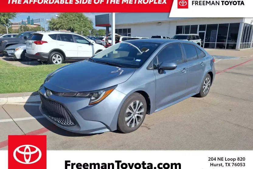 2021 Toyota Corolla LE photo 1