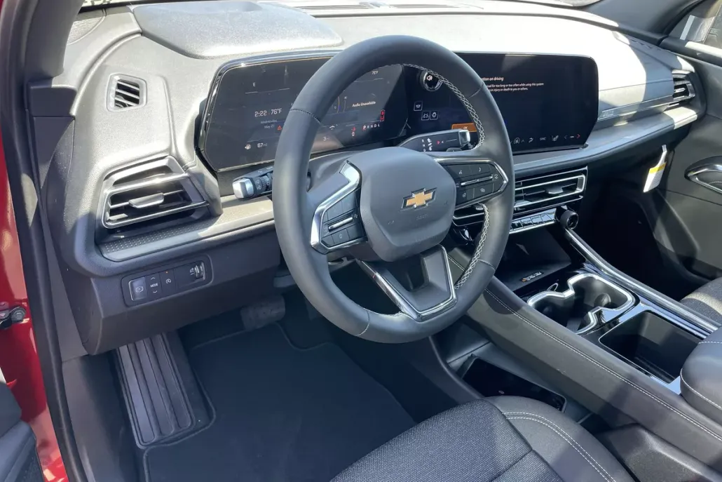 2025 Chevrolet Traverse photo 1