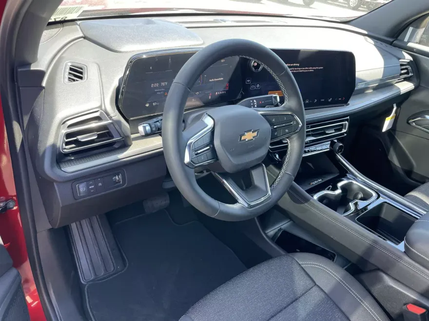 2025 Chevrolet Traverse photo 1