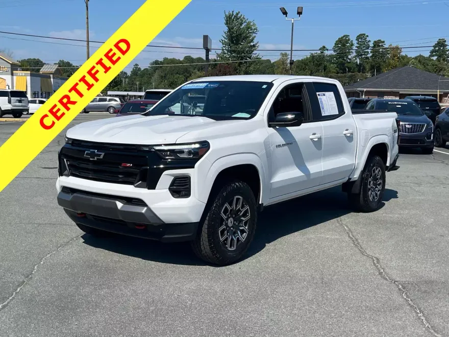 2023 Chevrolet Colorado Z71 photo 1