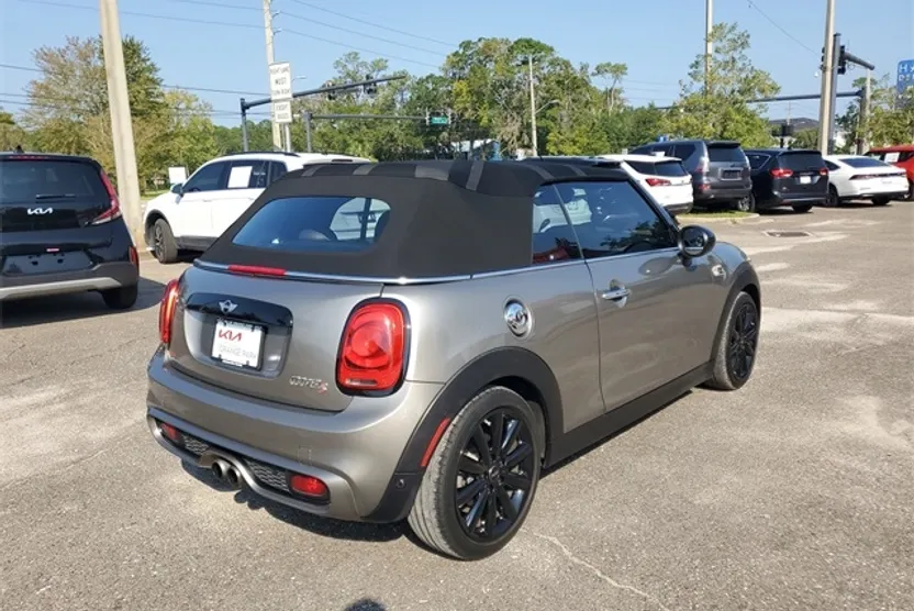 2017 Mini Cooper Convertible S photo 1