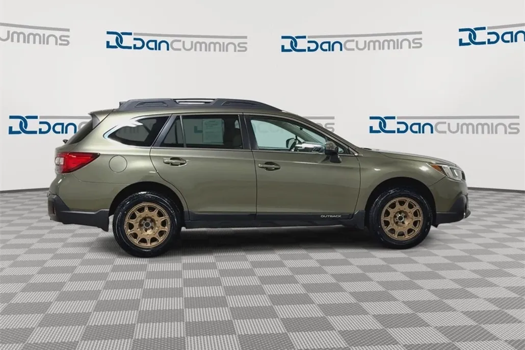 2019 Subaru Outback 2.5i Premium photo 1