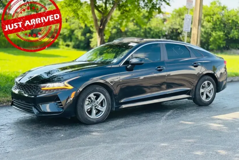 2022 Kia K5 LX photo 1