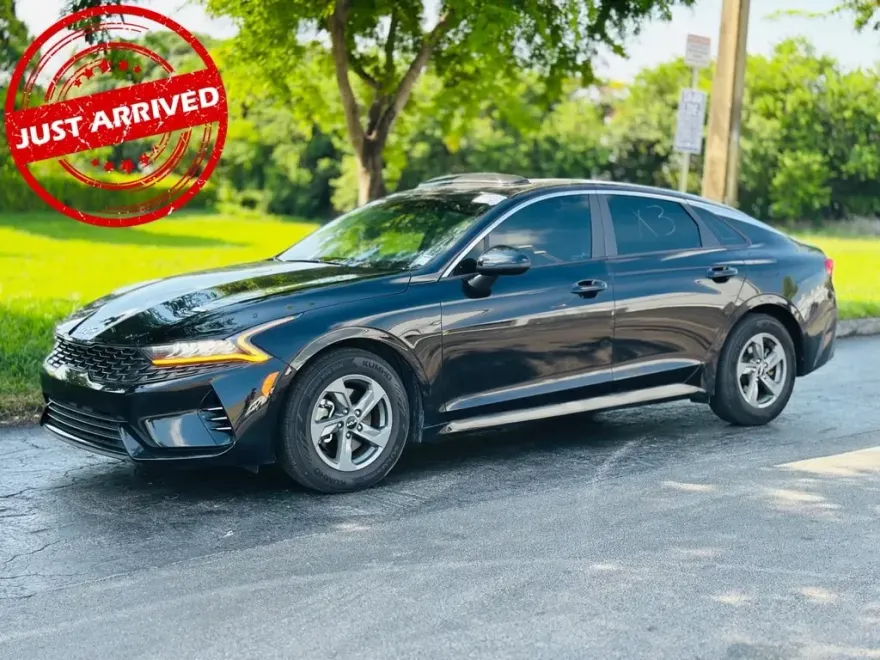 2022 Kia K5 LX photo 1