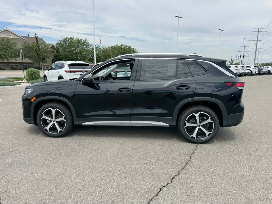 2025 Volkswagen Tiguan SE photo 1