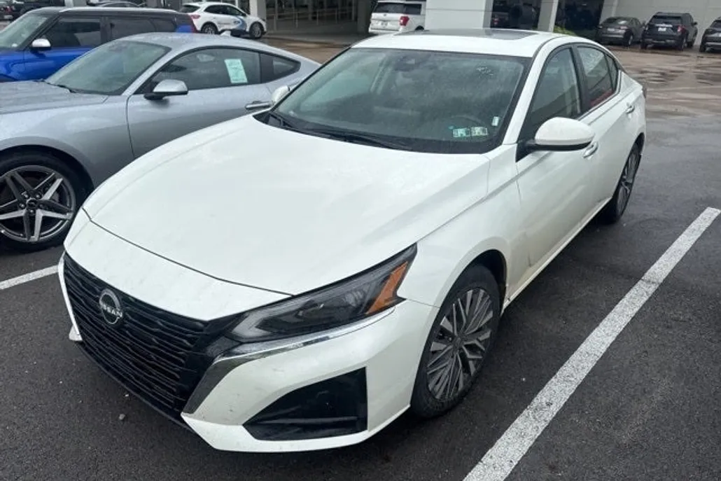 2023 Nissan Altima 2.5 SV photo 1
