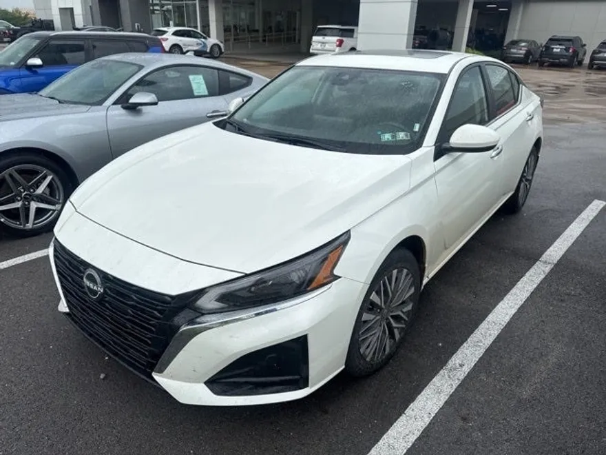 2023 Nissan Altima 2.5 SV photo 1