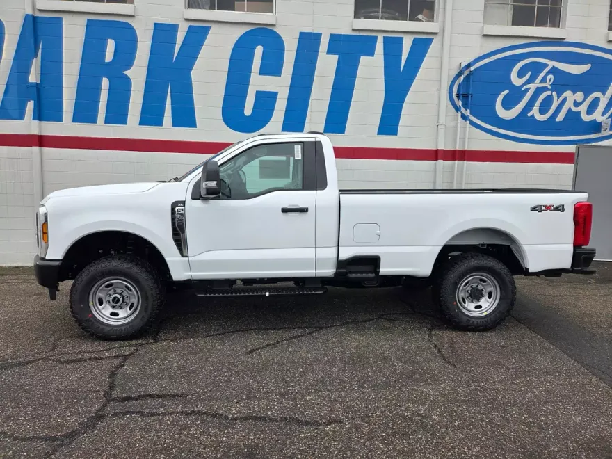 2025 Ford F-350 XL photo 2