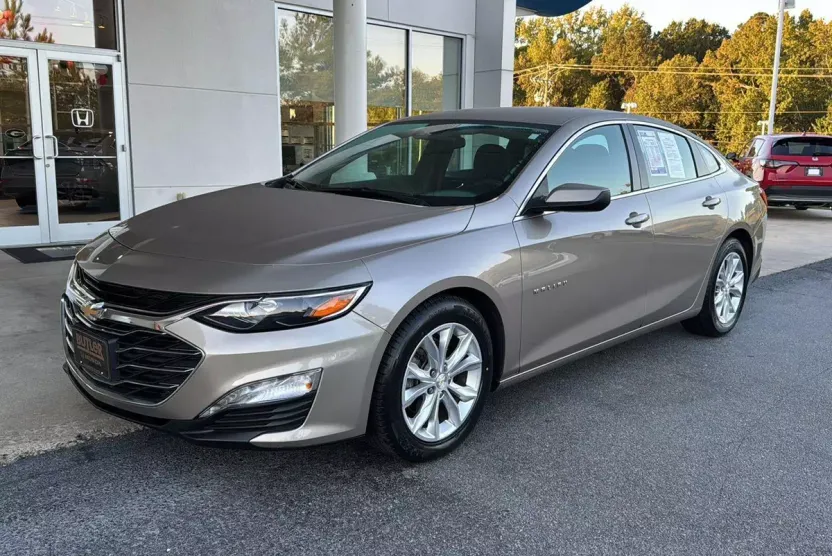 2023 Chevrolet Malibu 1LT photo 1