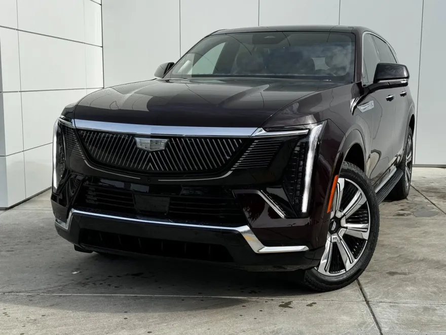 2025 Cadillac Escalade IQ Luxury photo 1