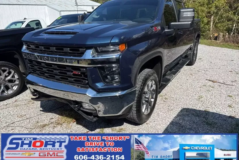 2022 Chevrolet Silverado LT photo 1