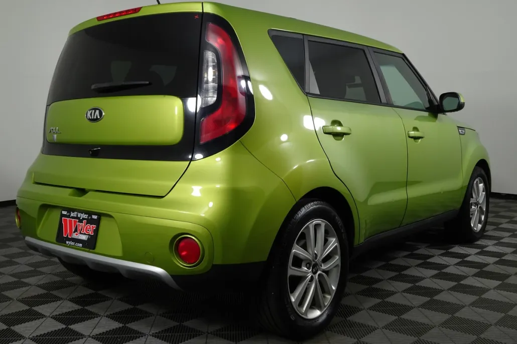 2017 Kia Soul Plus photo 1