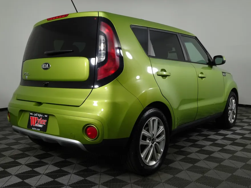 2017 Kia Soul Plus photo 1