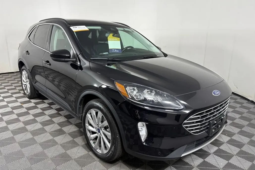 2022 Ford Escape Titanium photo 1