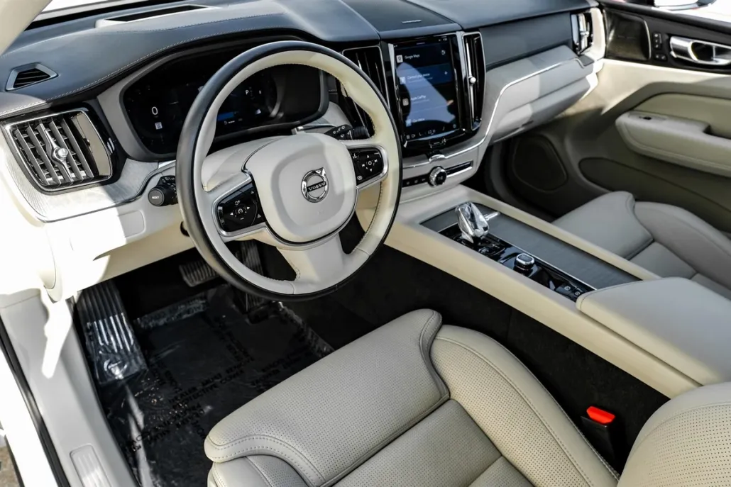 2023 Volvo XC60 Ultimate photo 1