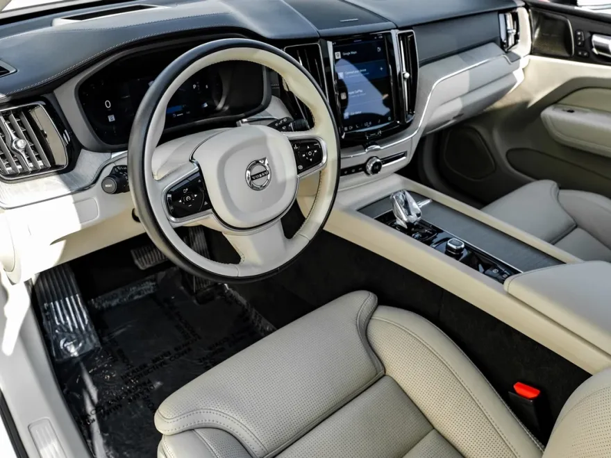 2023 Volvo XC60 Ultimate photo 1