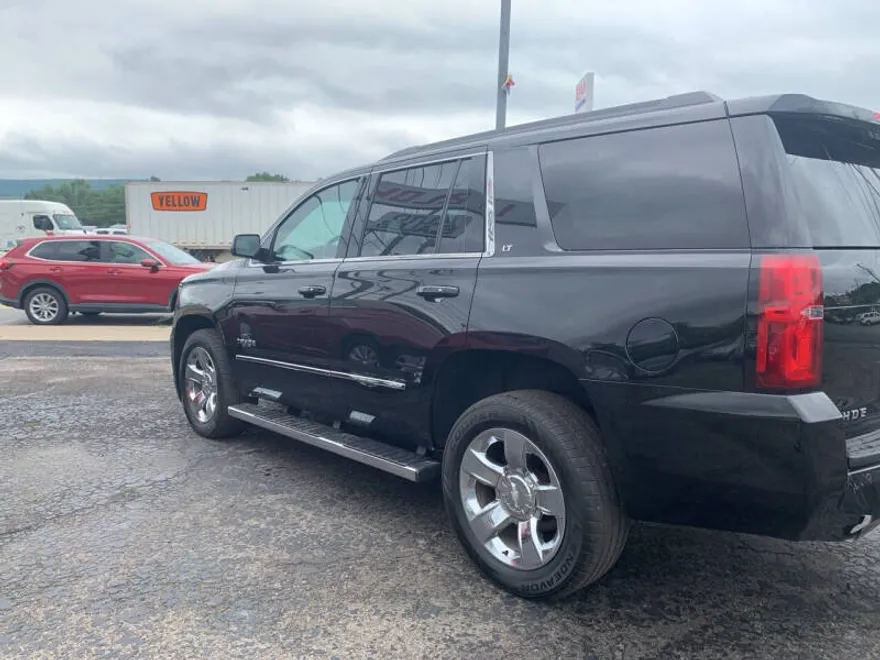 2017 Chevrolet Tahoe LT photo 1