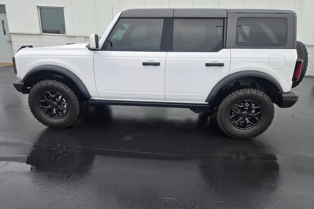 2024 Ford Bronco Badlands photo 1