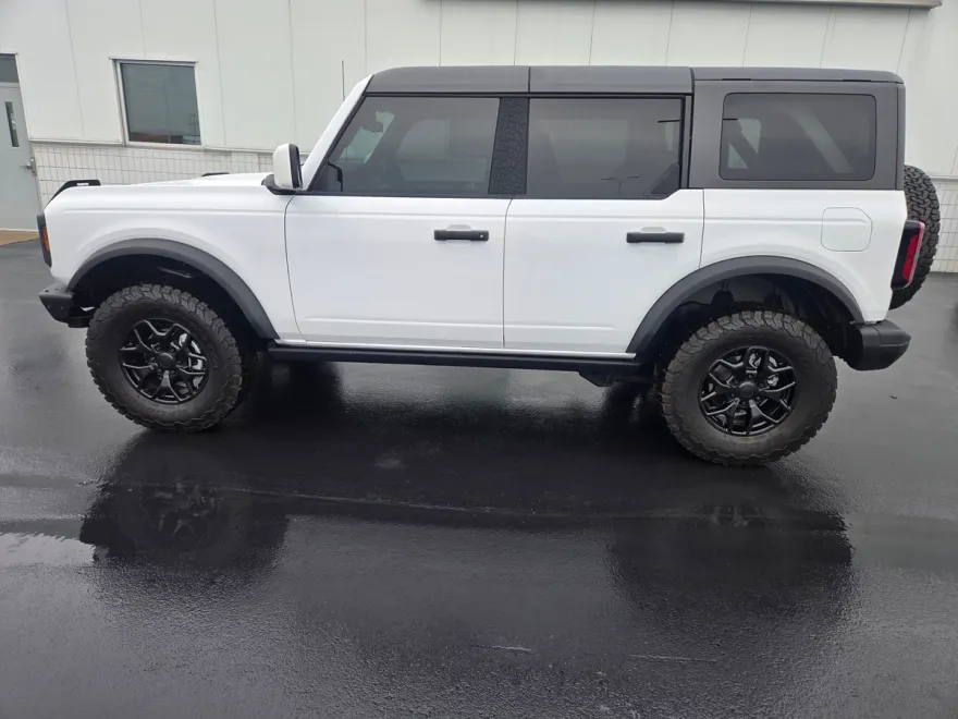 2024 Ford Bronco Badlands photo 1